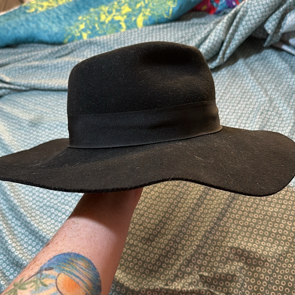 Classic Black Wide-Brim Wool Fedora Hat - Picture 4 of 4